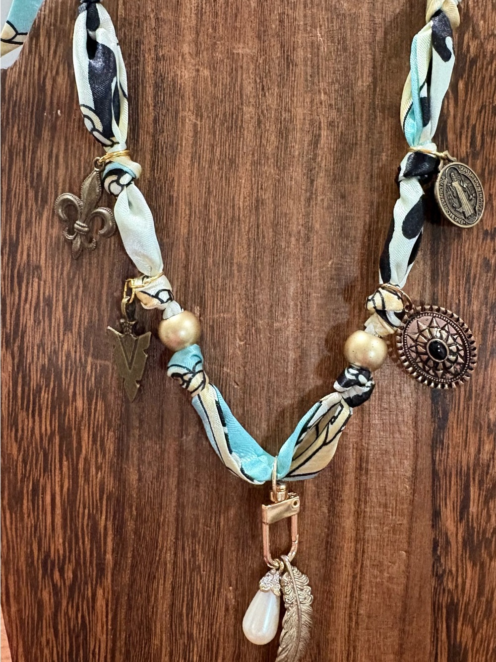 Lucky Feather- Handmade silky scarf charm Necklace - Multi-Color leopard print - Picture 3 of 6